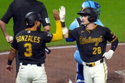 Brandon Lowe's go-ahead homer in the 8th lifts the Pirates past the Royals, 6-5